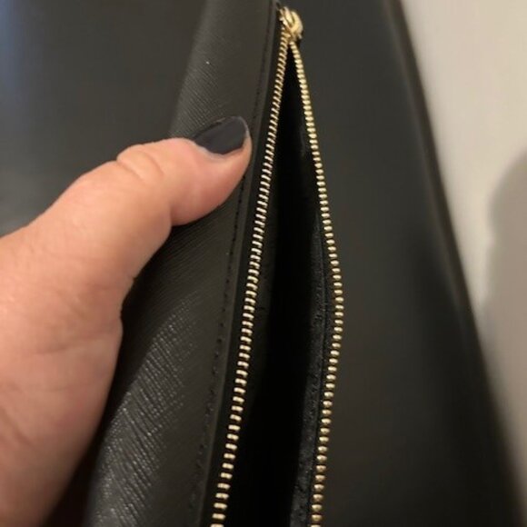 Black Saffiano Leather Jet Set wallet - Picture 4 of 4